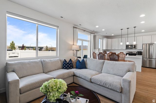 3233 S BURKHILL LN, Syracuse, UT 84075