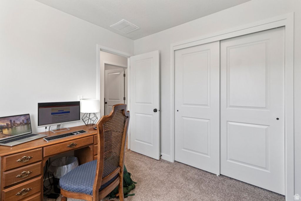 Image 21 of property listing at 3233 S BURKHILL LN, Syracuse, UT 84075