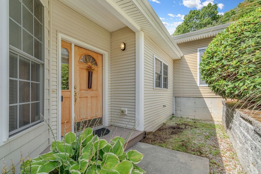 24 Summerfield Dr 24, Grafton, MA 01560