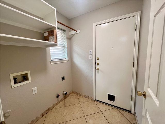 612 Thrush DR, Leander, TX 78641