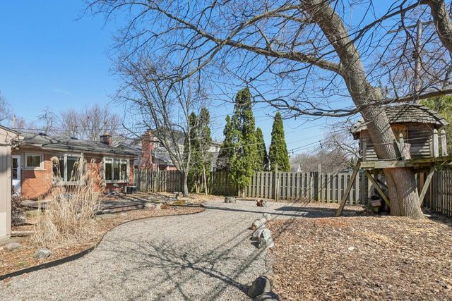 1957 Coronada Drive, Ann Arbor, MI 48103