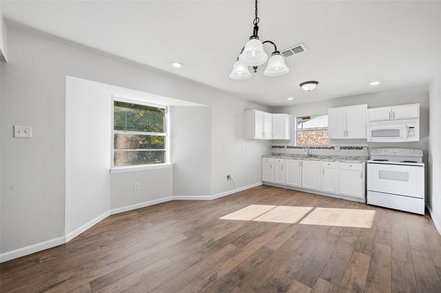 5608 Twin Oaks Drive, Haltom City, TX 76148