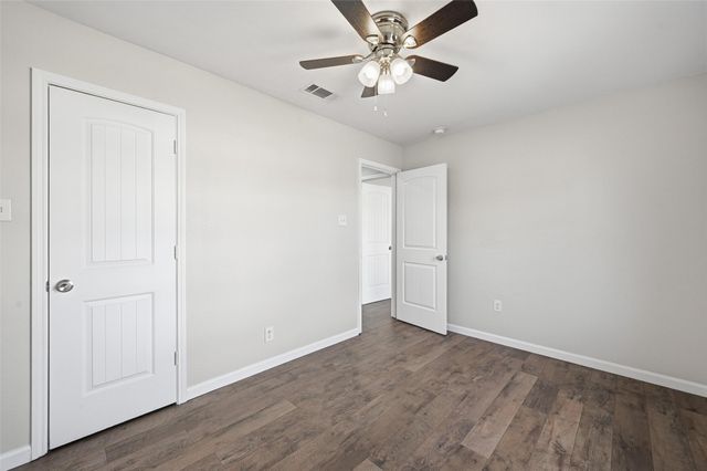 5608 Twin Oaks Drive, Haltom City, TX 76148