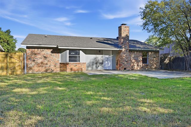 5608 Twin Oaks Drive, Haltom City, TX 76148