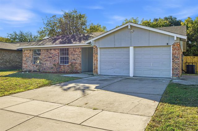 5608 Twin Oaks Drive, Haltom City, TX 76148