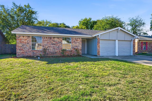 5608 Twin Oaks Drive, Haltom City, TX 76148