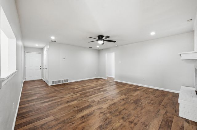 5608 Twin Oaks Drive, Haltom City, TX 76148