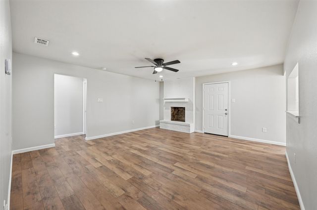 5608 Twin Oaks Drive, Haltom City, TX 76148