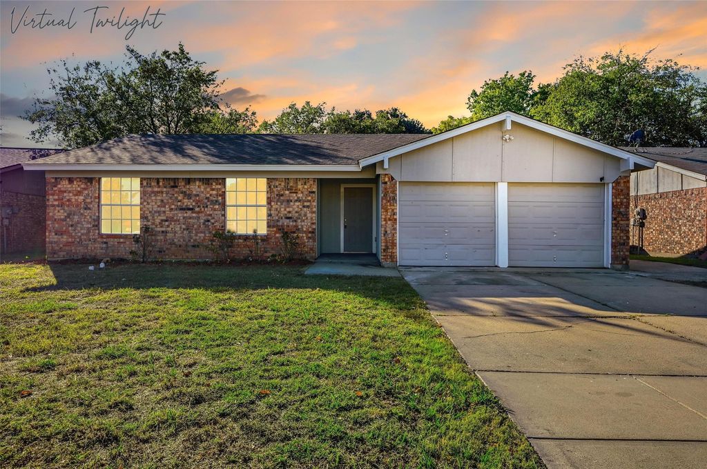 5608 Twin Oaks Drive, Haltom City, TX 76148