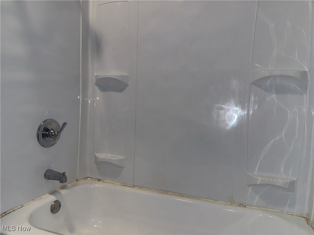 28 Christie Street, Akron, OH 44303