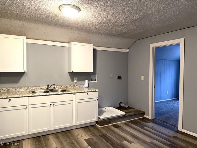 28 Christie Street, Akron, OH 44303