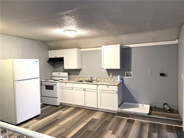 28 Christie Street, Akron, OH 44303