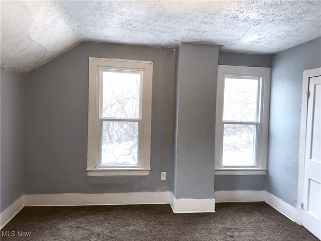 28 Christie Street, Akron, OH 44303