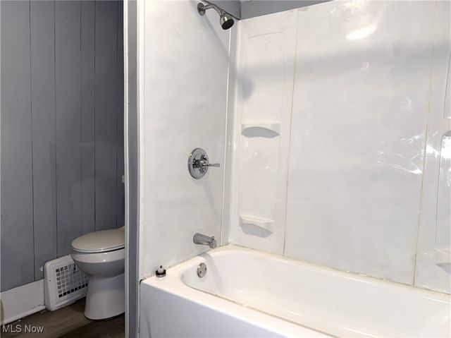 28 Christie Street, Akron, OH 44303