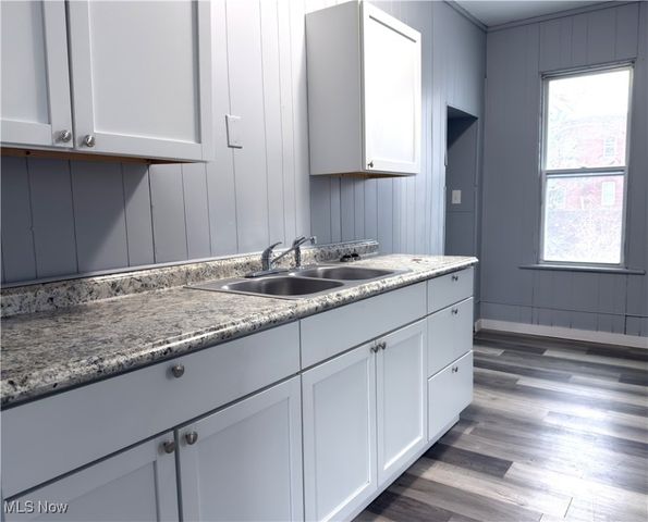 28 Christie Street, Akron, OH 44303