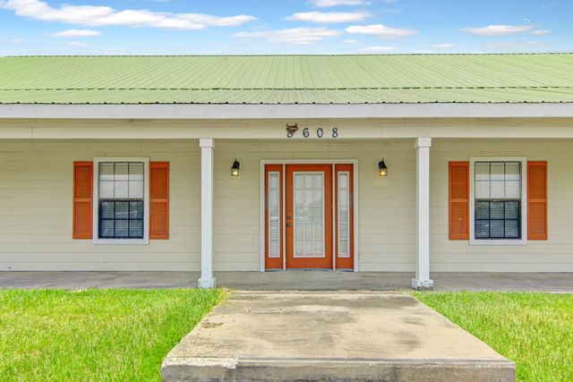 8458 Fm 1960, Dayton, TX 77535