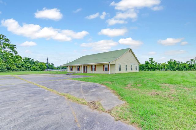 8458 Fm 1960, Dayton, TX 77535
