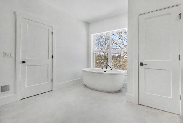 195 Acer Court, Ann Arbor, MI 48105