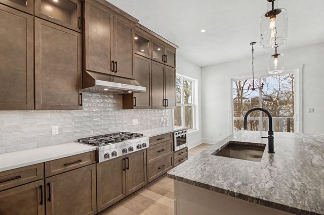 195 Acer Court, Ann Arbor, MI 48105