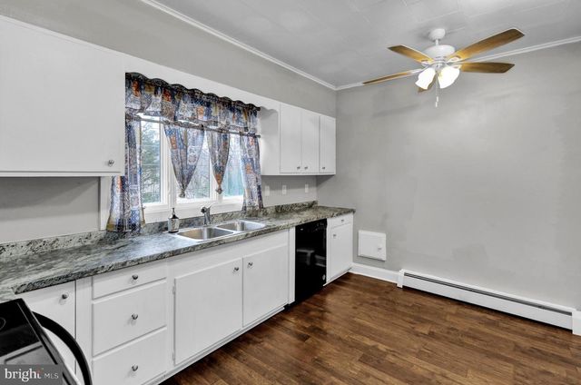 332 W SAVORY ST, Pottsville, PA 17901