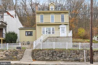332 W SAVORY ST, Pottsville, PA 17901