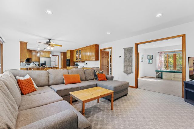 2129 E Heights Lane NE, Rochester, MN 55906