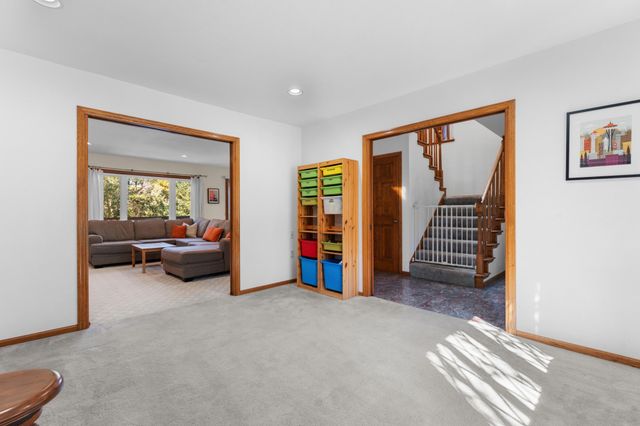 2129 E Heights Lane NE, Rochester, MN 55906