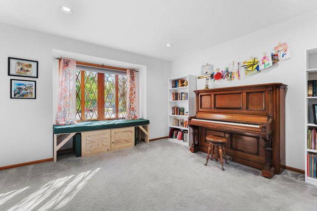 2129 E Heights Lane NE, Rochester, MN 55906