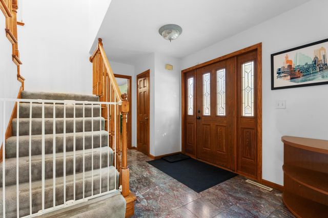 2129 E Heights Lane NE, Rochester, MN 55906