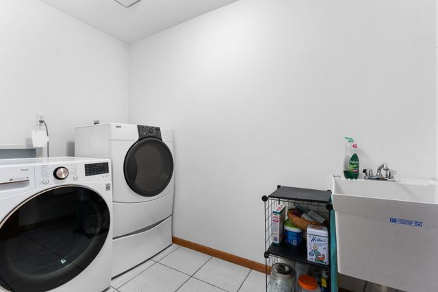 2129 E Heights Lane NE, Rochester, MN 55906