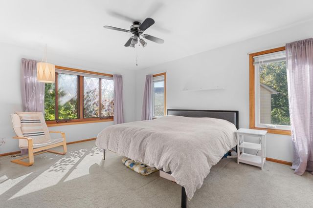 2129 E Heights Lane NE, Rochester, MN 55906