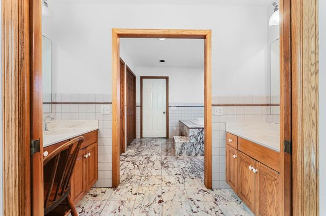 2129 E Heights Lane NE, Rochester, MN 55906