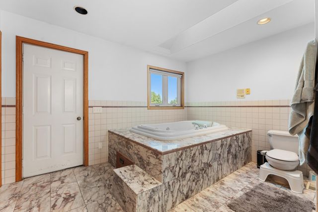 2129 E Heights Lane NE, Rochester, MN 55906