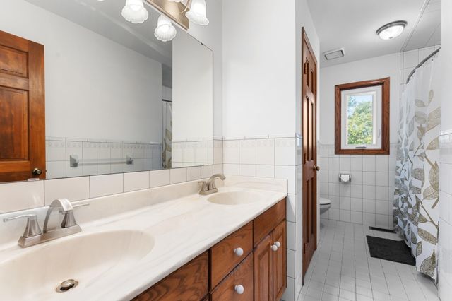 2129 E Heights Lane NE, Rochester, MN 55906