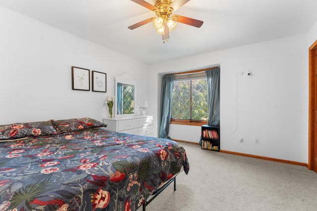 2129 E Heights Lane NE, Rochester, MN 55906