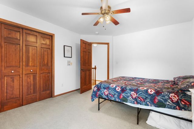 2129 E Heights Lane NE, Rochester, MN 55906