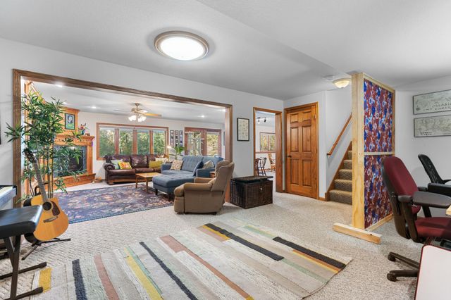 2129 E Heights Lane NE, Rochester, MN 55906