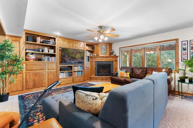 2129 E Heights Lane NE, Rochester, MN 55906