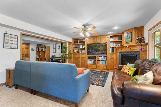 2129 E Heights Lane NE, Rochester, MN 55906