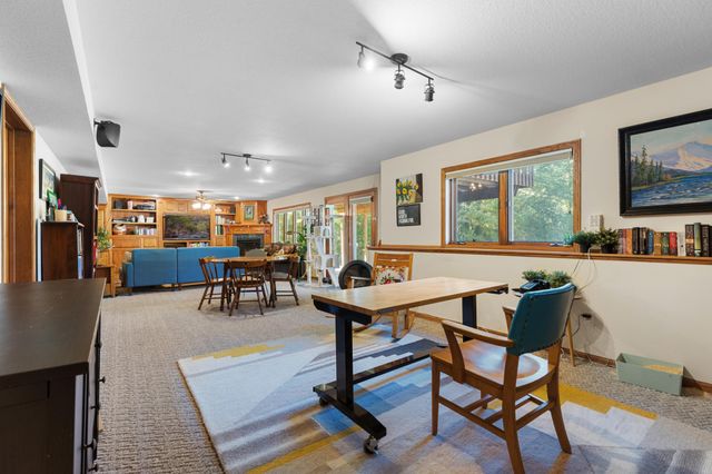 2129 E Heights Lane NE, Rochester, MN 55906