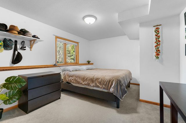 2129 E Heights Lane NE, Rochester, MN 55906