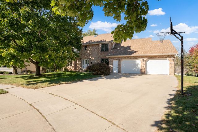 2129 E Heights Lane NE, Rochester, MN 55906