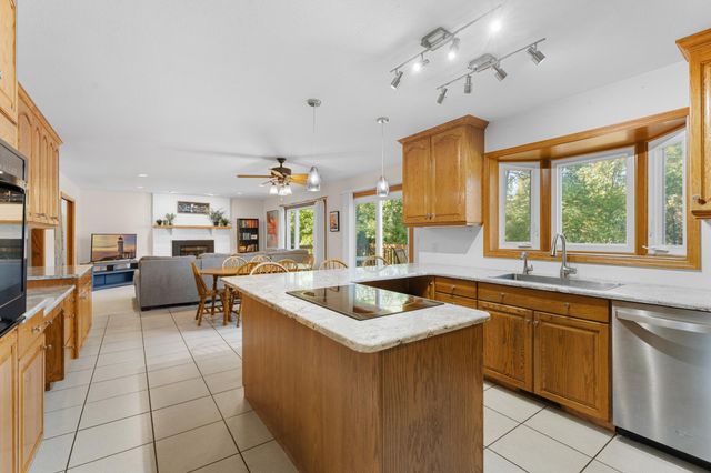 2129 E Heights Lane NE, Rochester, MN 55906