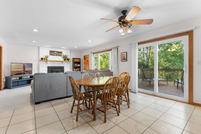 2129 E Heights Lane NE, Rochester, MN 55906