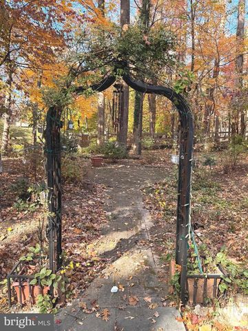 11512 LE HAVRE DR, Potomac, MD 20854