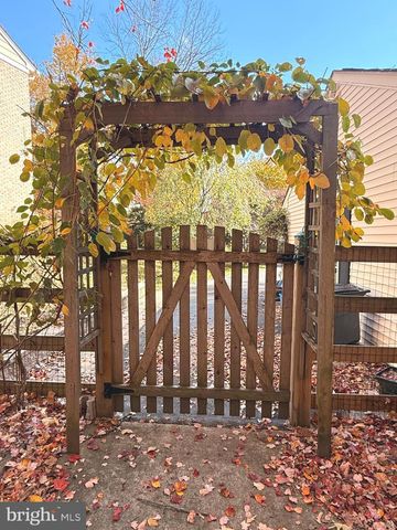 11512 LE HAVRE DR, Potomac, MD 20854