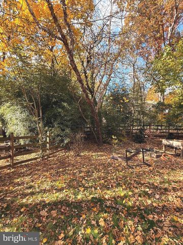 11512 LE HAVRE DR, Potomac, MD 20854