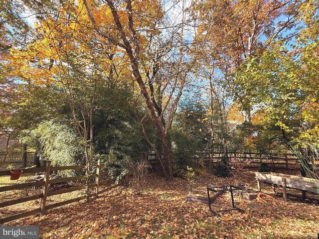 11512 LE HAVRE DR, Potomac, MD 20854