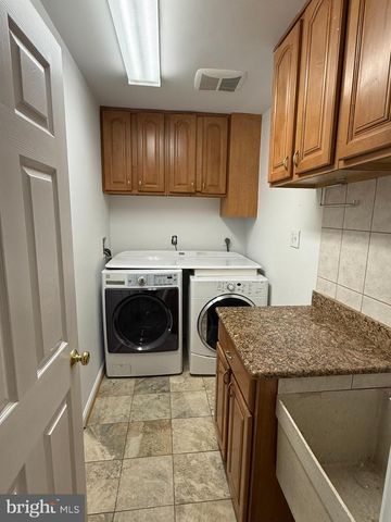 11512 LE HAVRE DR, Potomac, MD 20854