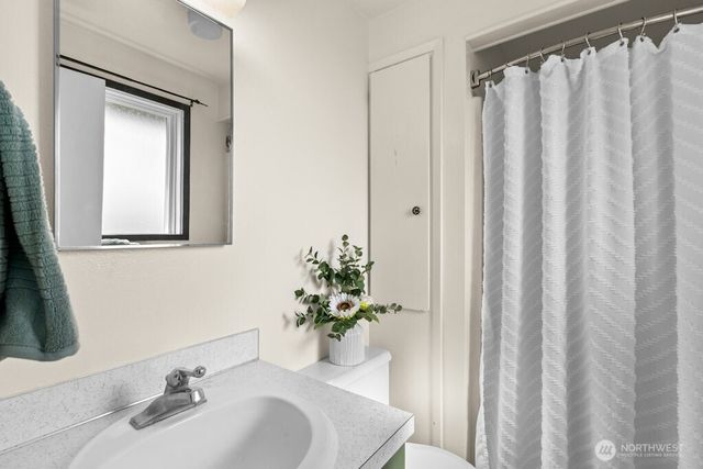 335 SW 4th Avenue, Oak Harbor, WA 98277